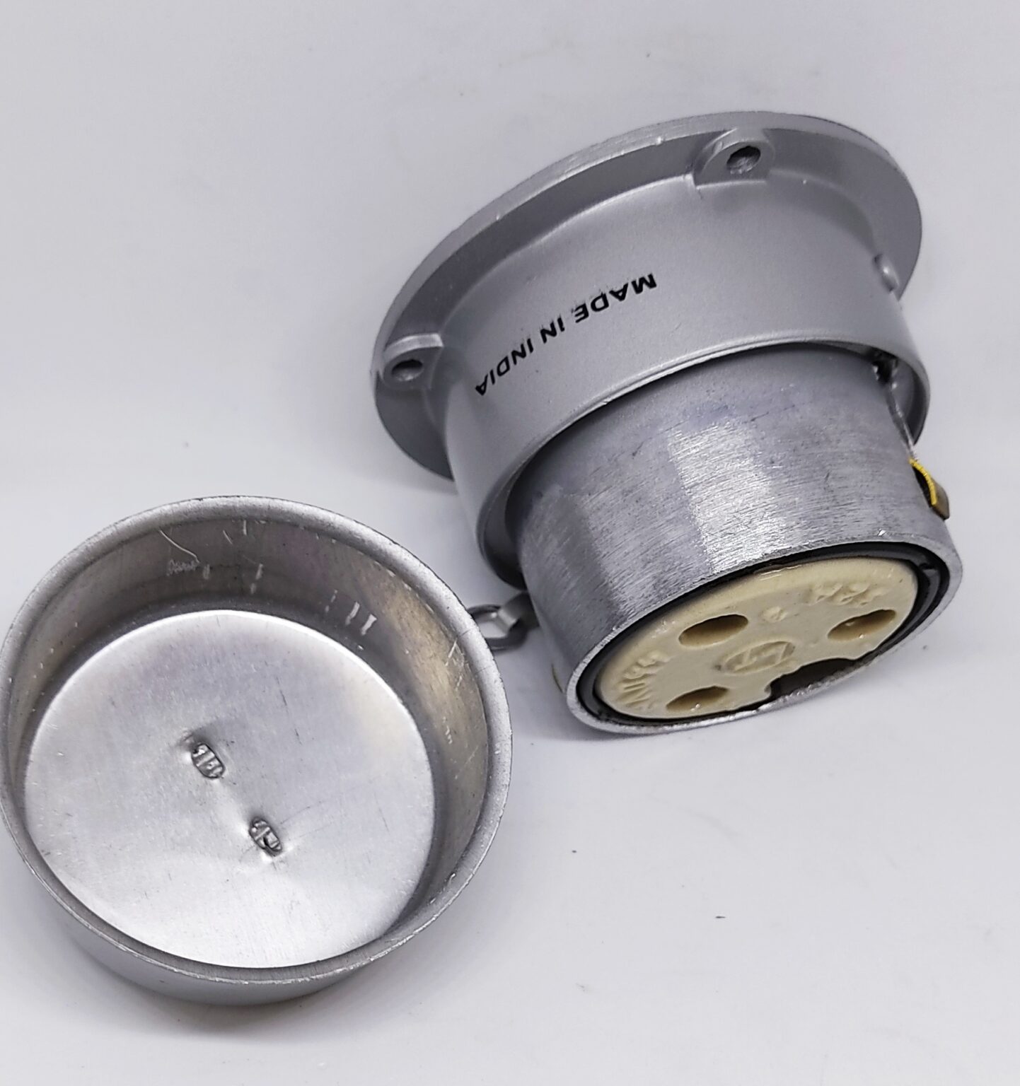 L&T/LK 32A 3Pin Metal Clad Socket (MPS332S) Jaycee Enterprises